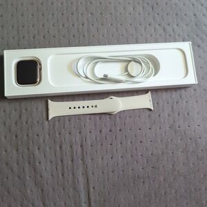 Apple Watch Series 8 45mm Starlight Aluminum Case with Starlight Sport Band